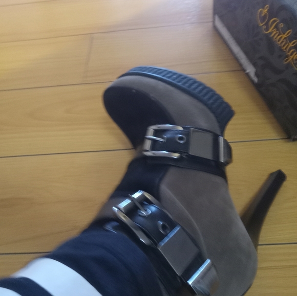 BCBG Generation ankle boot - Picture 2 of 11
